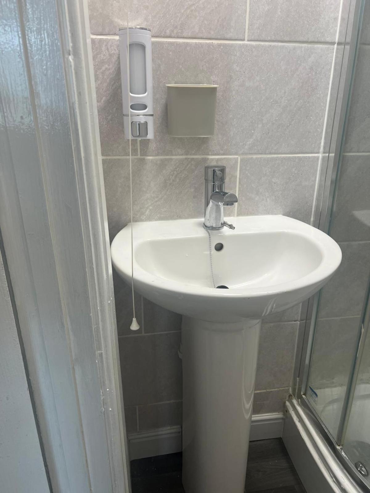 Studio Flat 7 With Private Shower & Wc Nottingham Exterior photo